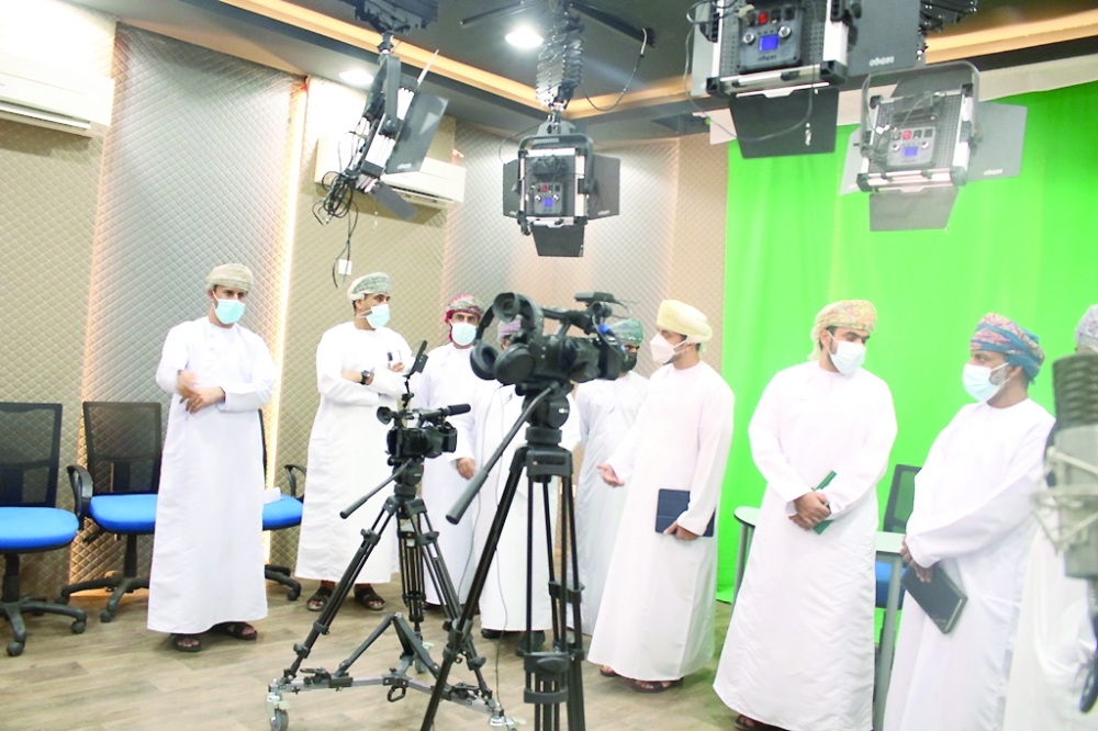 خلال زيارة الأستوديو التعليمي