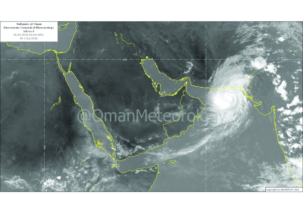 آخر صور للاقمار الصناعية بشأن العاصفة المدارية المتوقعة