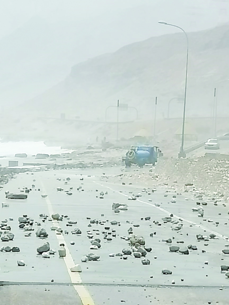 تأثر طريق مدخل طيوي من الجهة الشرقية