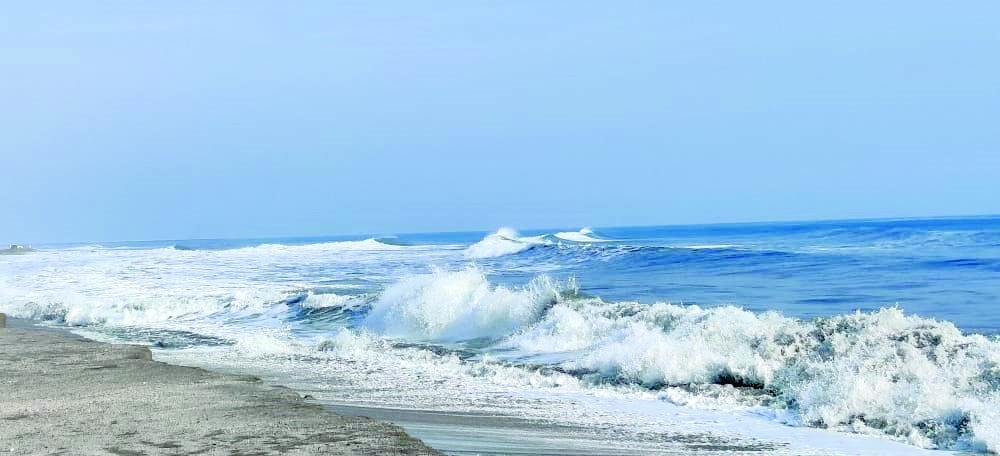  ارتفاع الموج في شواطئ ولاية لوى 