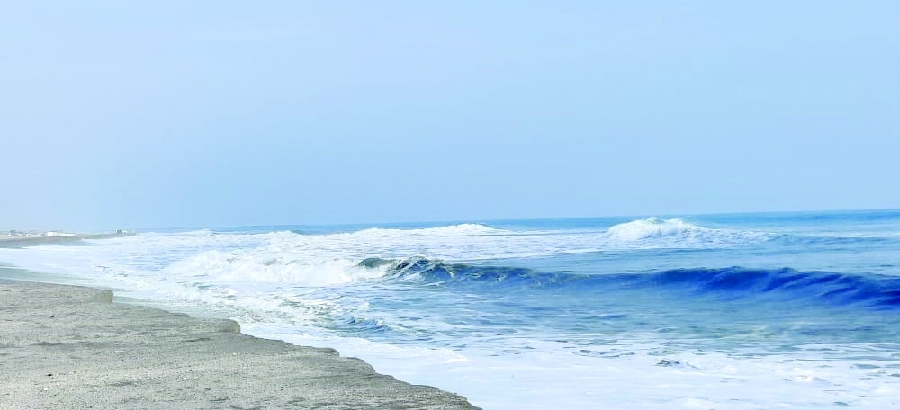   ارتفاع الموج في شواطئ ولاية لوى 