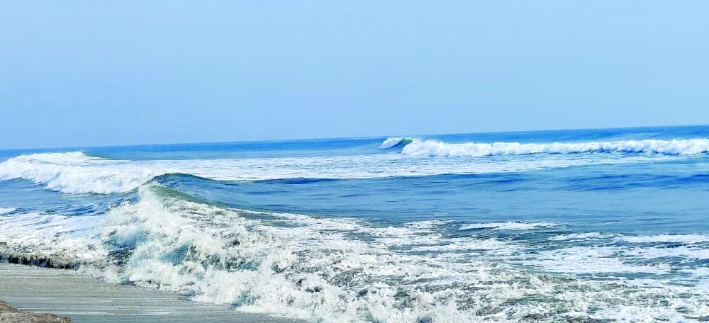   ارتفاع الموج في شواطئ ولاية لوى 