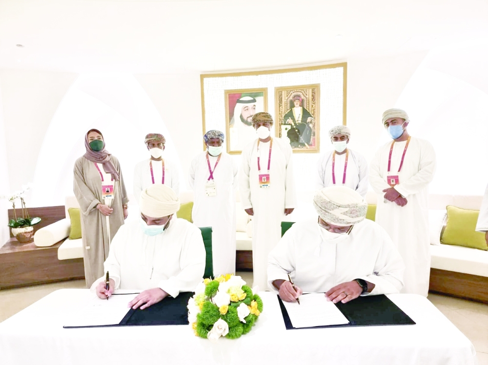 خلال توقيع الاتفاقيات 