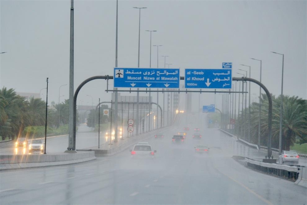 شهدت ولاية السيب هطول أمطار غزيرة جراء تأثرها بالحالة المدارية «شاهين»