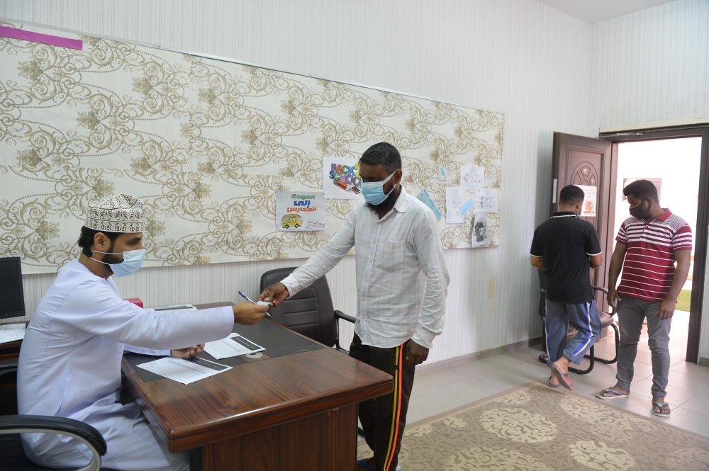 مراكز الإيواء استقبلت ما أكثر من 1700 مواطن وما يفوق 400 وافد في محافظتي شمال وجنوب الباطنة

