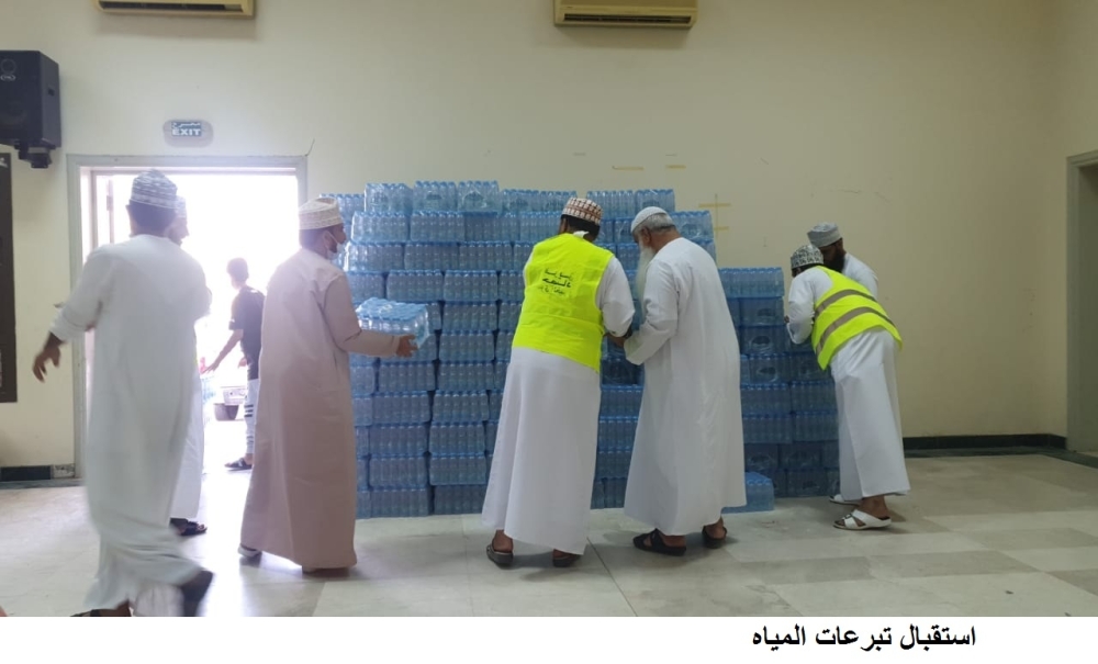 خلال تقديم بعض المؤن 