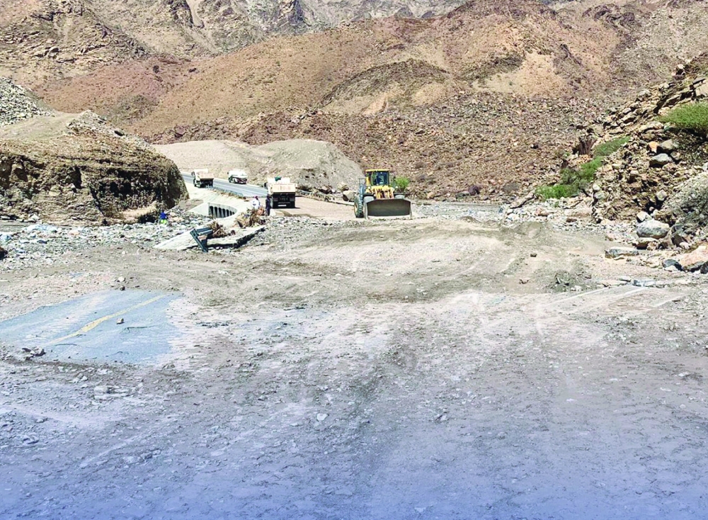 العمل متواصل لفتح طريق وادي شافان بولاية الخابورة 2