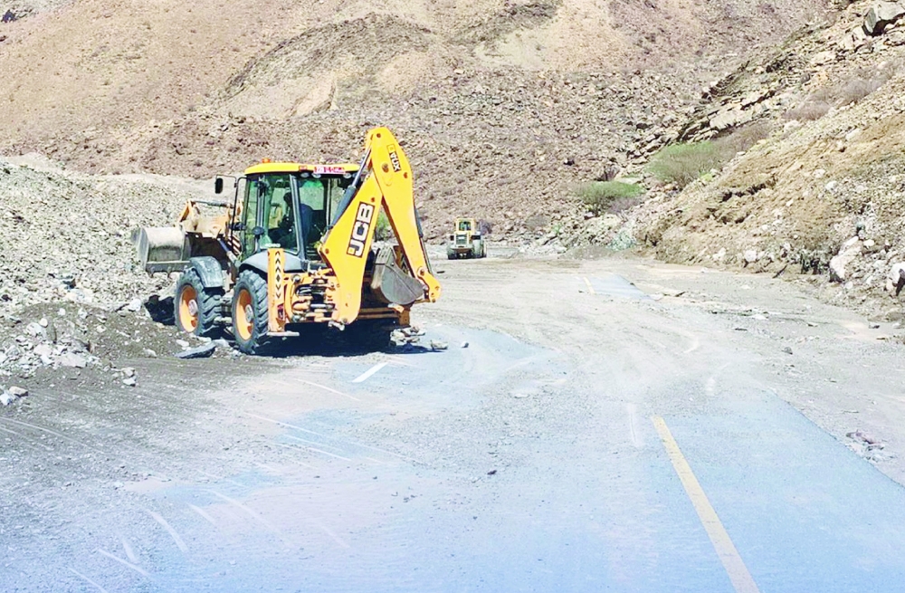 العمل متواصل لفتح طريق وادي شافان بولاية الخابورة 1