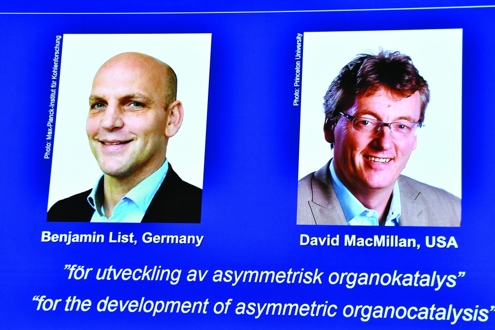 الفائزان بنوبل للكيمياء.  "رويترز" 