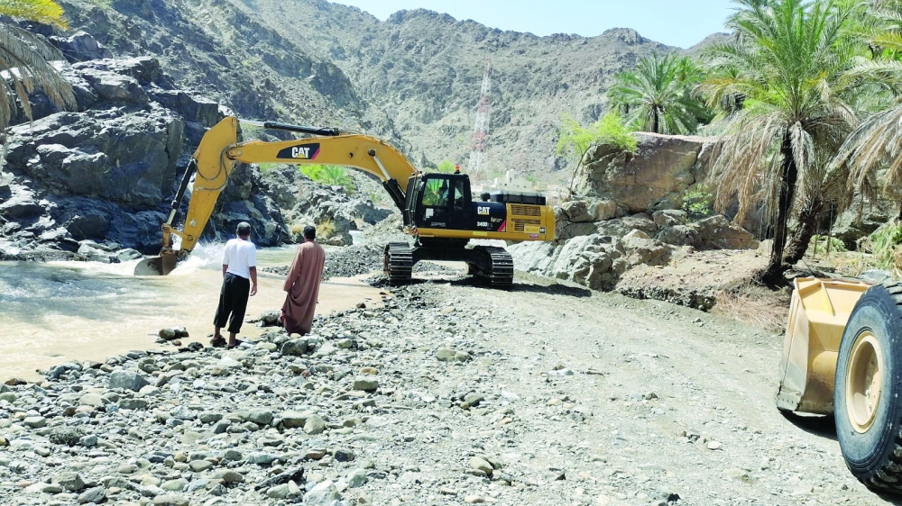 وصول أعمال بلدية الخابورة للمناطق الجبلية والمساعدة في إعادة تنظيف الأودية
