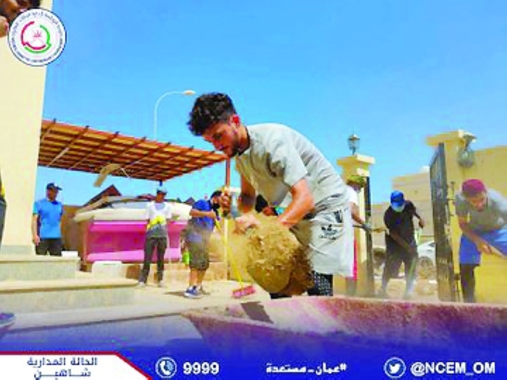 ملحمة وطنية يسطرها أبناء عمان الذين هبوا عونا ودعما للجهود في المناطق المتأثرة بالحالة المدارية