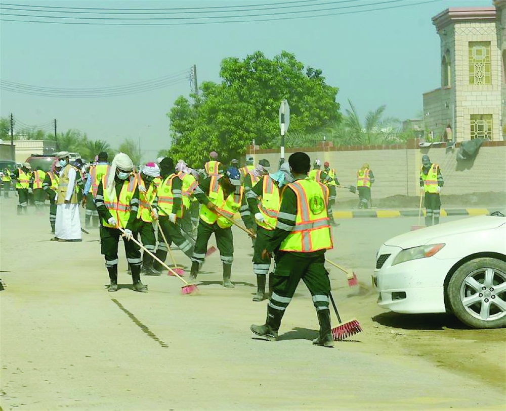 بلدية مسقط وظفار تساند البلديات في الولايات المتأثرة