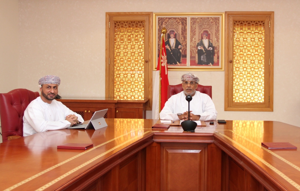 خلال الاجتماع عبر الاتصال المرئي