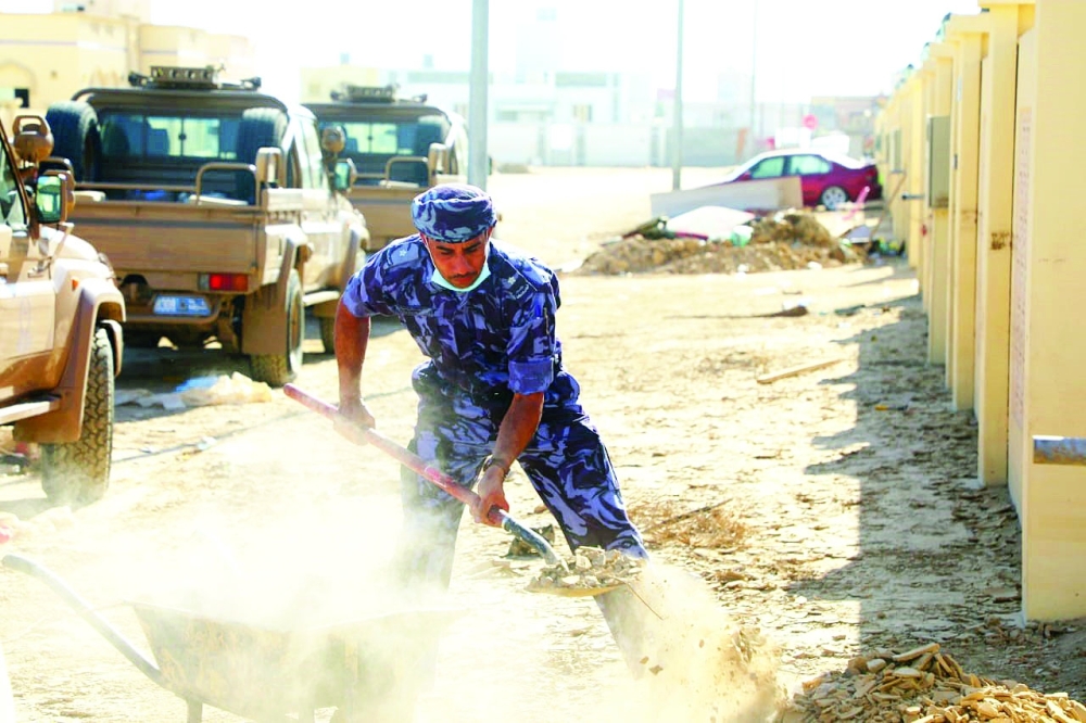 وحدة شرطة المهام الخاصة بوادي المعاول تقدم المساعدة للمتضررين  