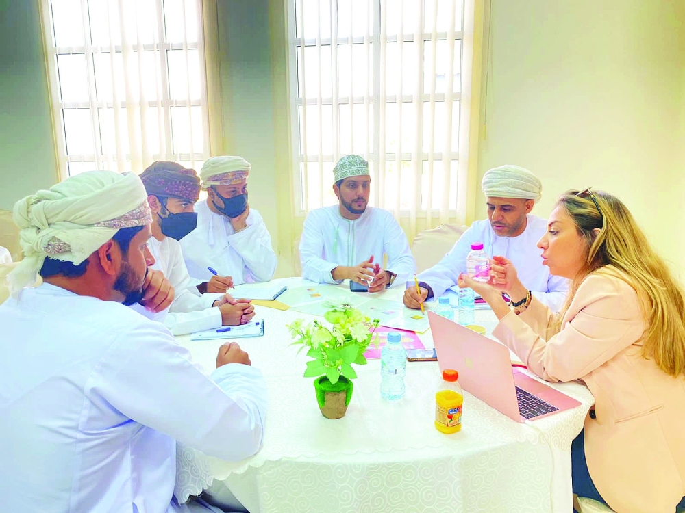 تعريف المشاركين بأساسيات التغليف والهوية التجارية