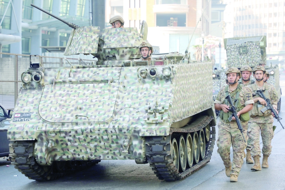 دوريات من الجيش اللبناني تنتشر في بيروت، امس.   رويترز