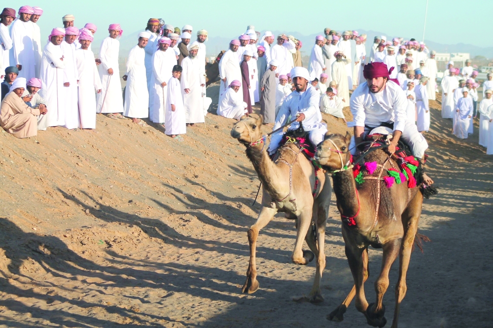 جانب من انطلاقة عرضة الهجن