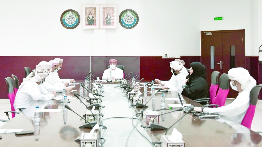 أثناء اجتماع اللجنة