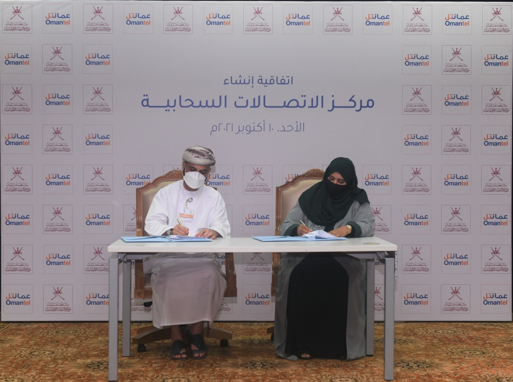 أثناء توقيع الاتفاقية