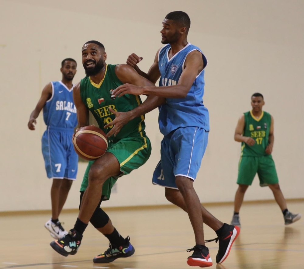 من لقاء السيب وصلالة في دوري السلة      