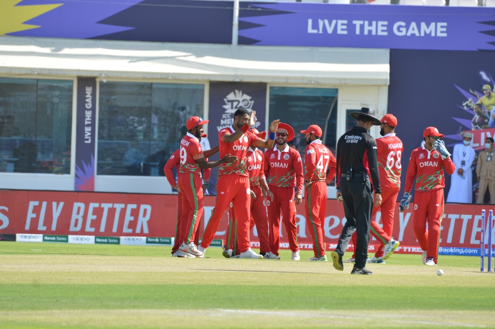 فرحة لاعبو منتخبنا الوطني بالفوز