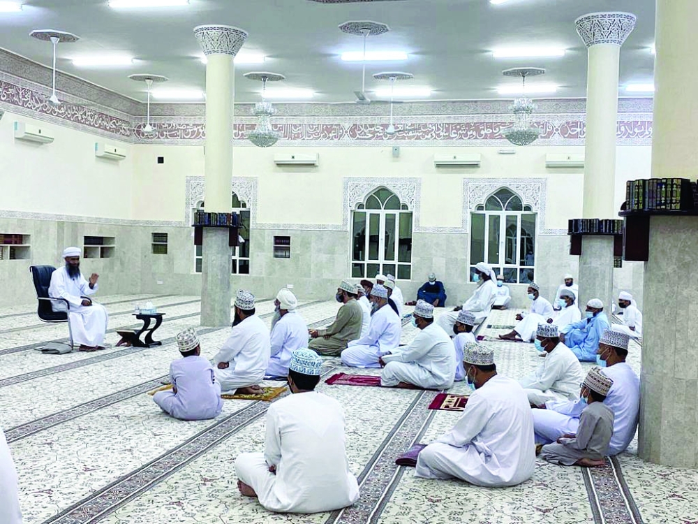 المنظري يلقي محاضرته الدينية