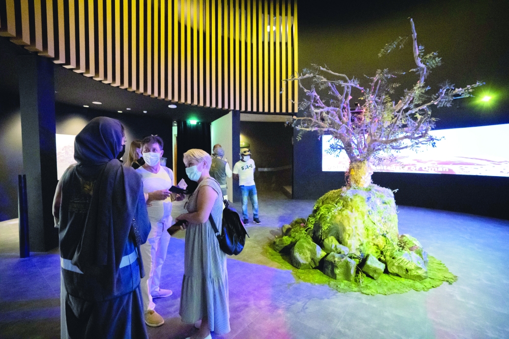 زوار جناح السلطنة في إكسبو