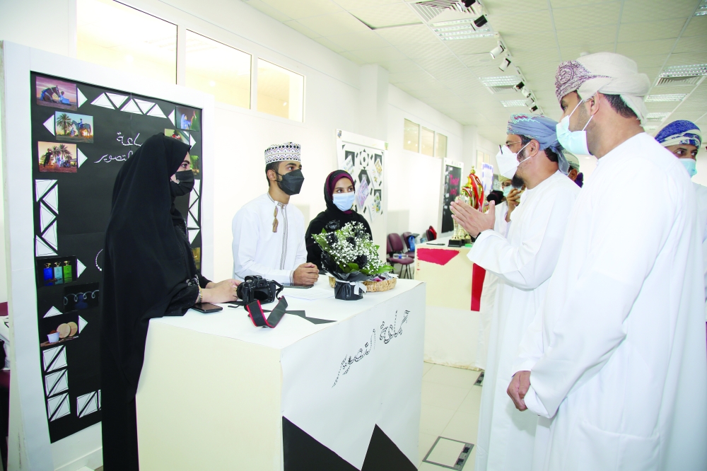 خلال التعرف على أركان المعرض