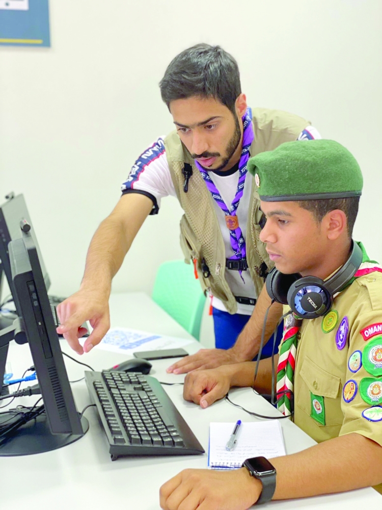 تدريب الكشافة على برامج المحادثات