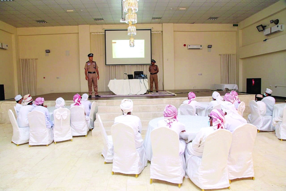 من أعمال القافلة التوعوية 