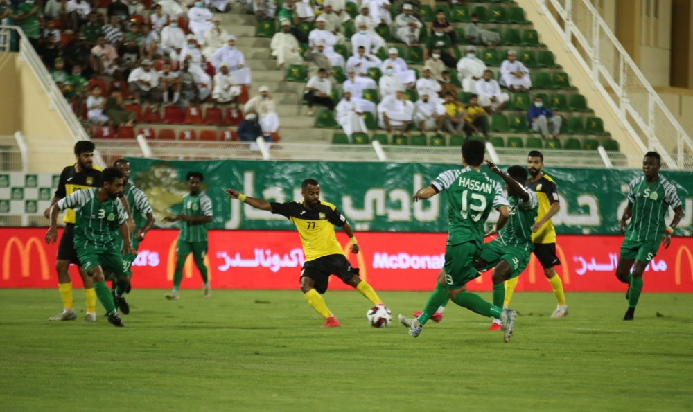 من مباراة السويق في دوري عمانتل