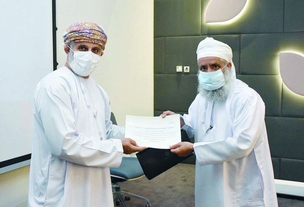 تكريم المشاركين في الحفل