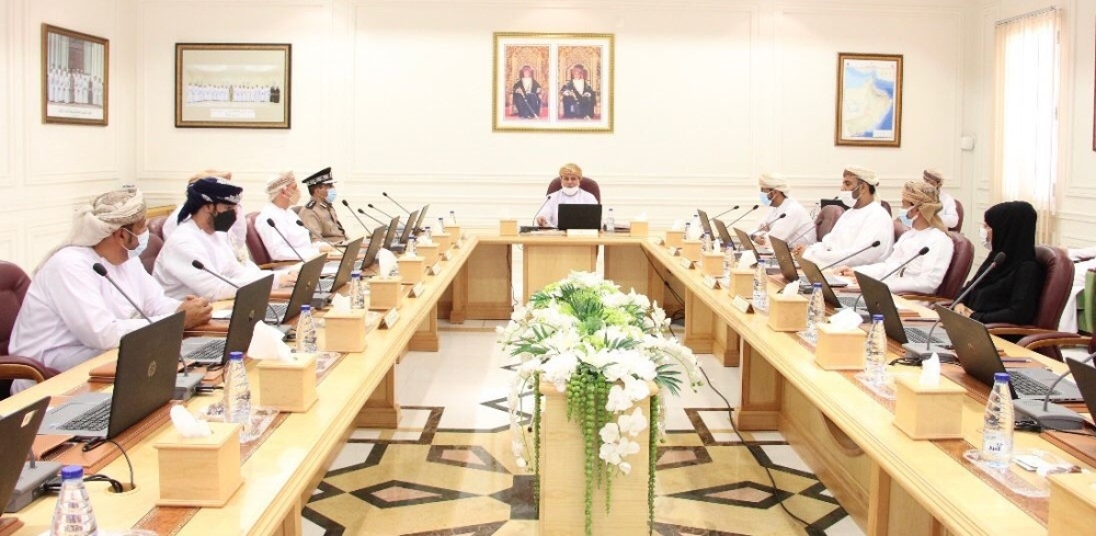 خلال اجتماع المجلس البلدي بالبريمي