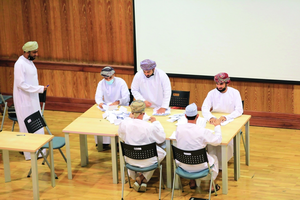 جانب من انتخابات نادي مجيس