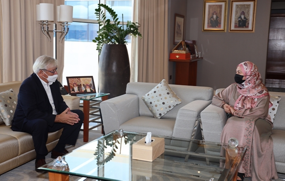 رحمة المحروقية اثناء اللقاء بالضيف