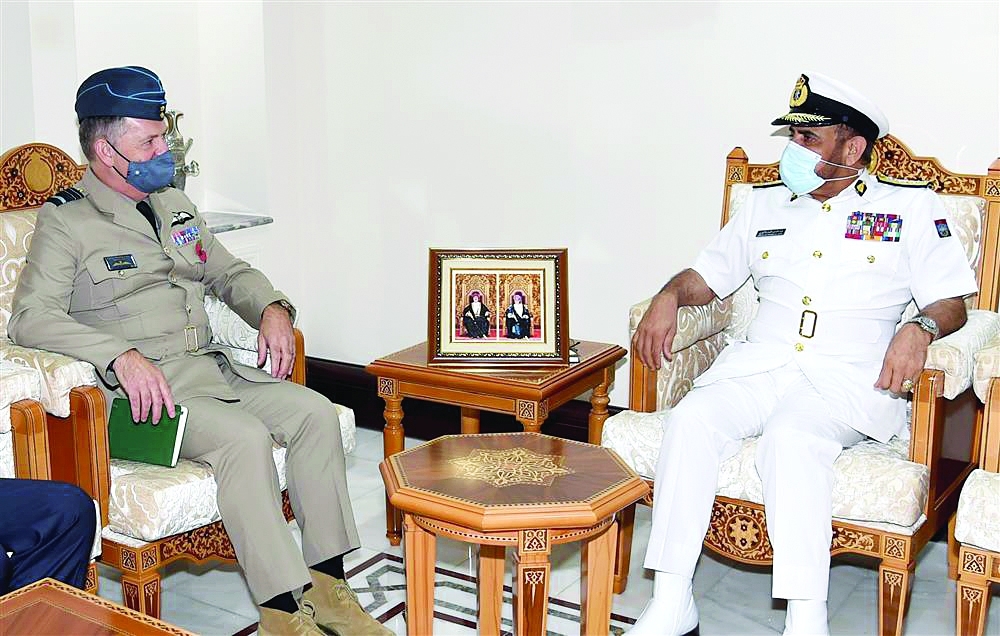 ويستقبله رئيس أركان قوات السلطان المسلحة