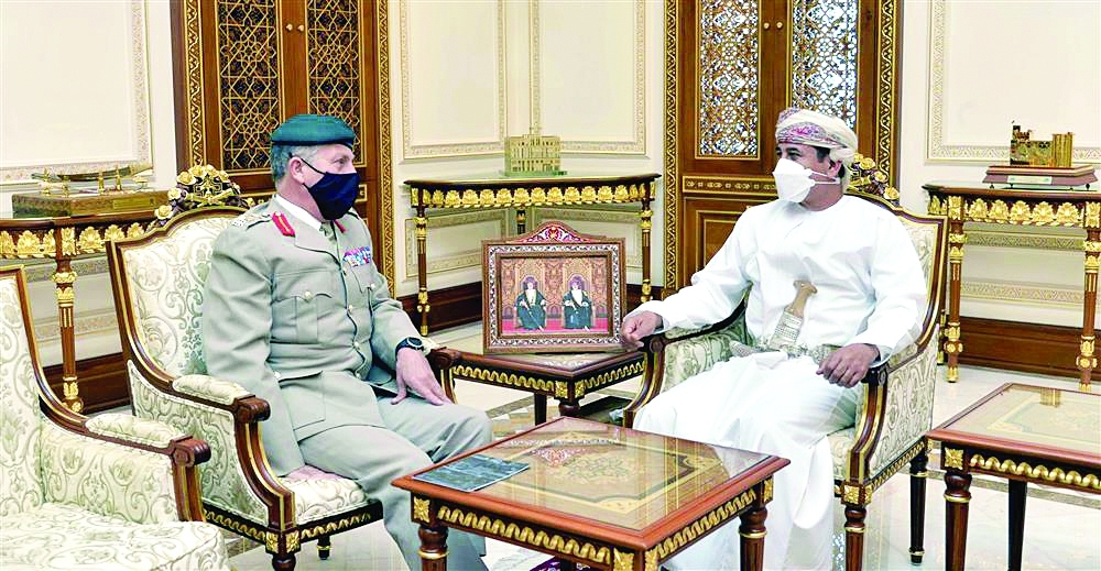 ويستقبله وزير المكتب السلطاني 