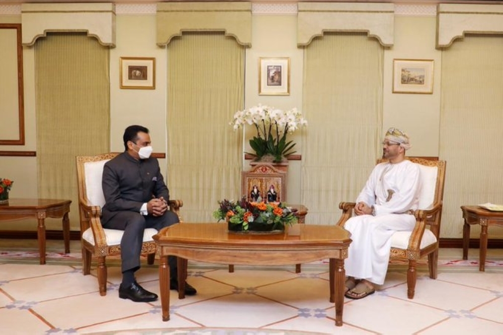 السيد بدر يستقبل السفير الهندي