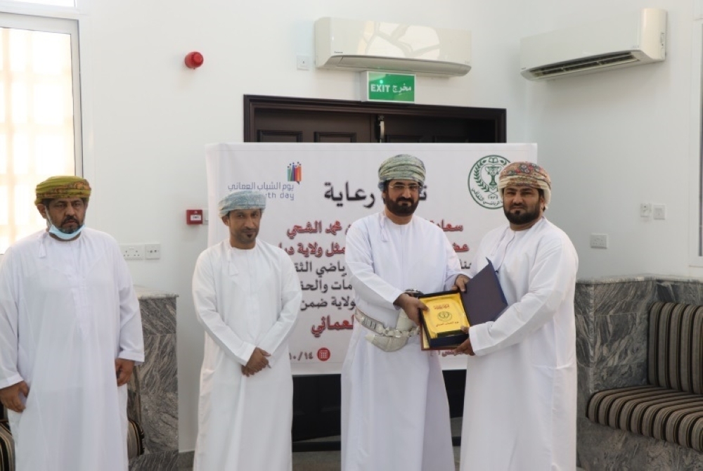 من تكريم الشباب المجيدين