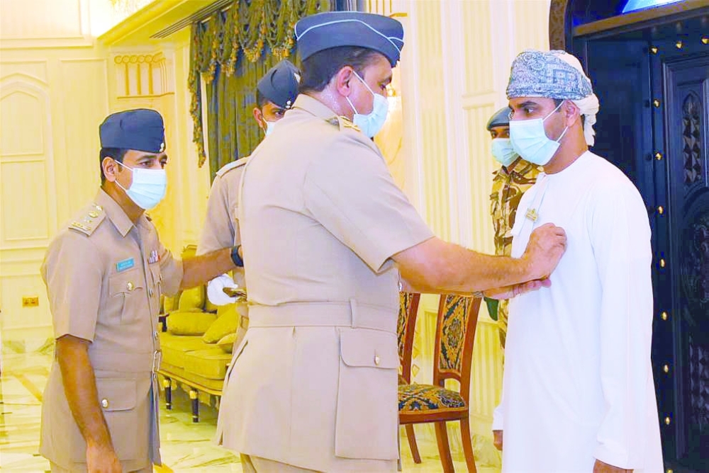 تقليد ميدالية الخدمة الطويلة والسلوك الحسن