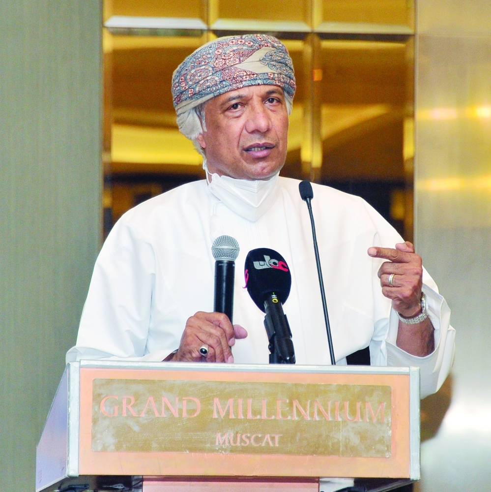 محسن البلوشي أثناء حديثه عن الفعاليات