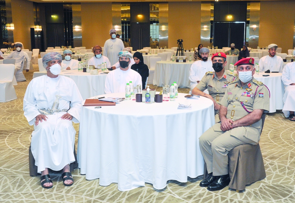 الحضور أثناء اللقاء الإعلامي        تصوير - حسين المقبالي