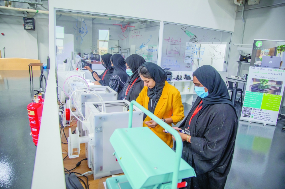 تتنوع طرق التدريب والدراسة في البرنامج التدريبي بين المحاضرات الفنية والتطبيق العملي المباشر على مجموعة من الأجهزة والمعدات المتقدمة الموجودة