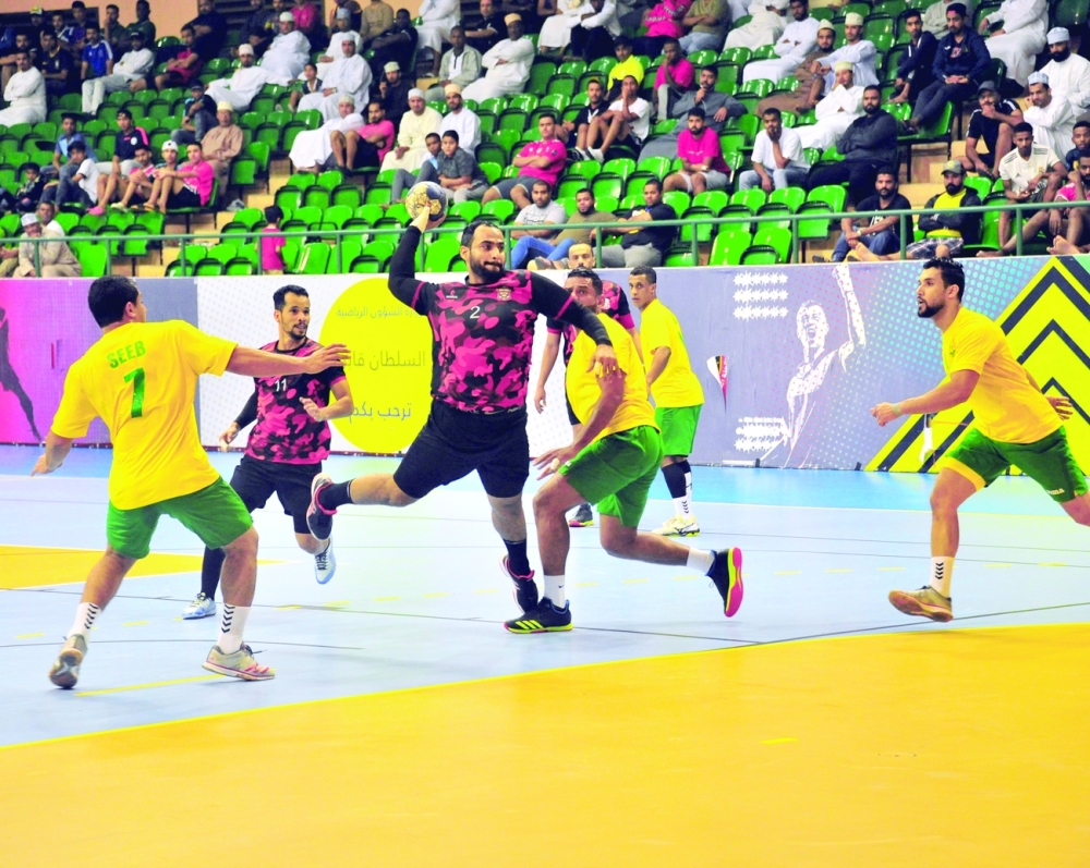 من منافسات دوري اليد