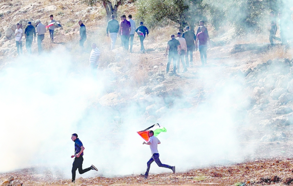 احتجاجات شرق نابلس على إقامة بؤر استيطانية  "أ ف ب"