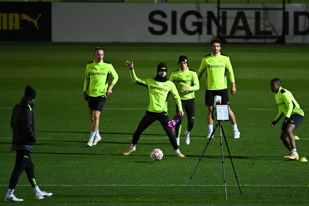 هازار خلال التدريبات مع الريال 