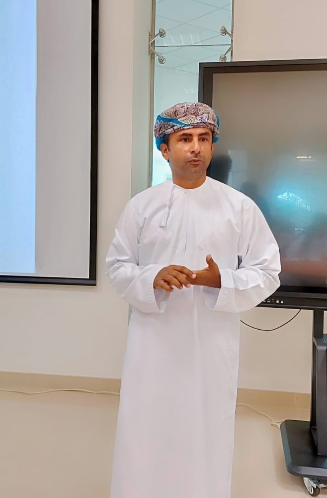 الشحري خلال حلقة العمل