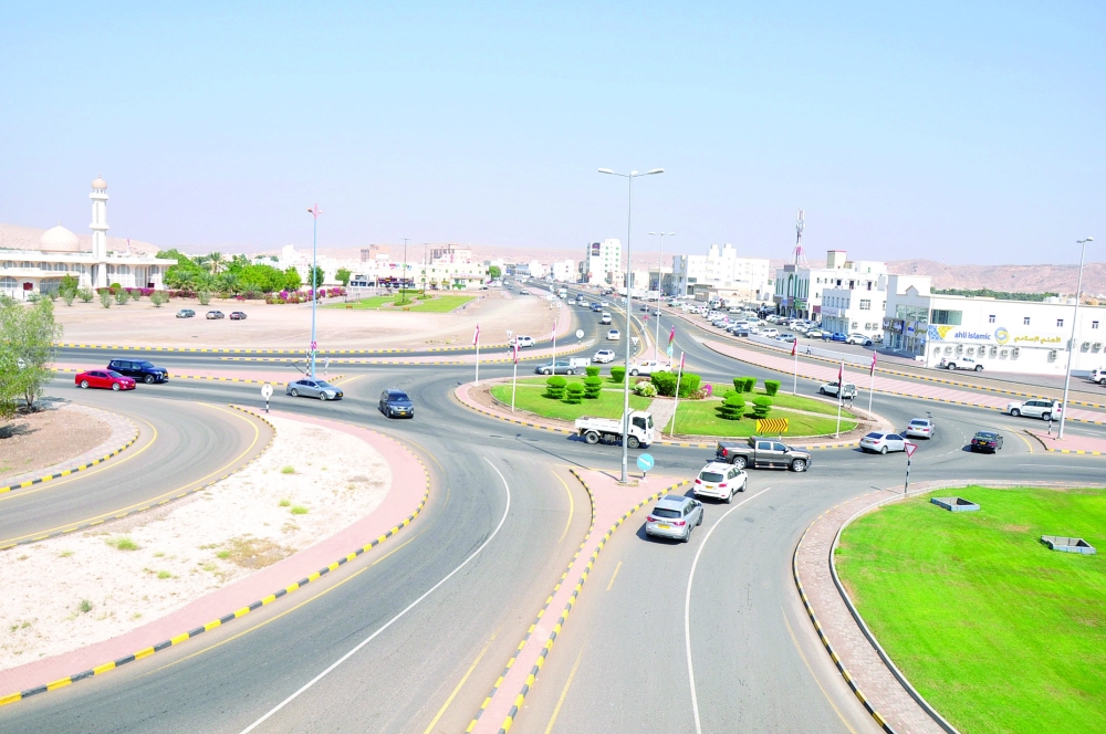 جانب من رفع الأعلام بدورات عبري