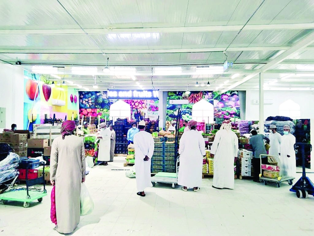 حركة الشراء في السوق بعد إعادة افتتاحه 