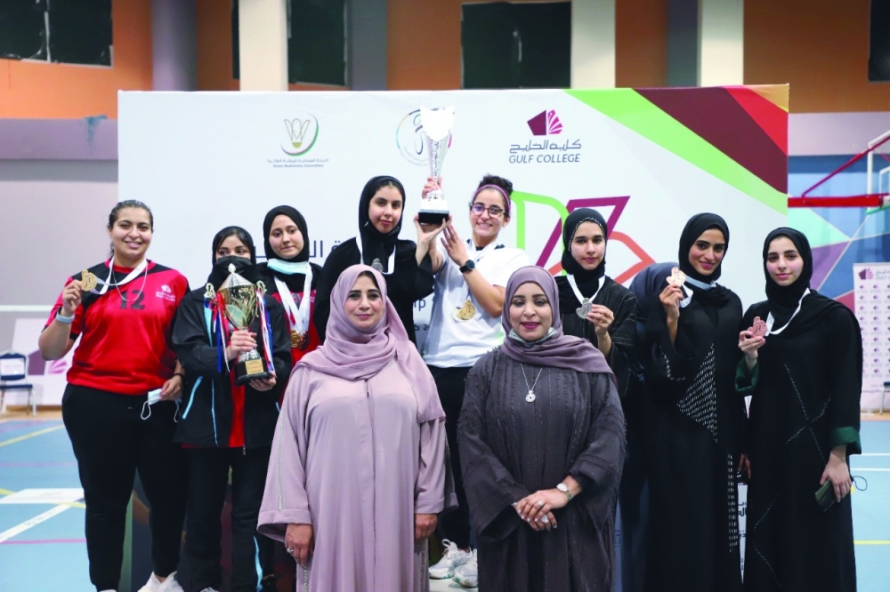 لقطة جماعية للفتيات الفائزات 